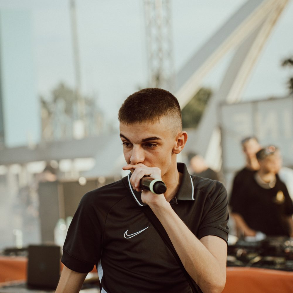 Laujr PHOTO