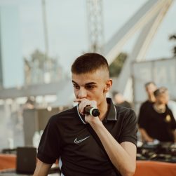 Laujr PHOTO